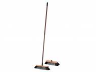 Scopa con manico telescopico Powerfix, prezzo 4,99 € ...