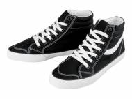 Scarpe sportive da uomo Livergy, prezzo 9.99 €
Misure: 41-45
Taglie ...