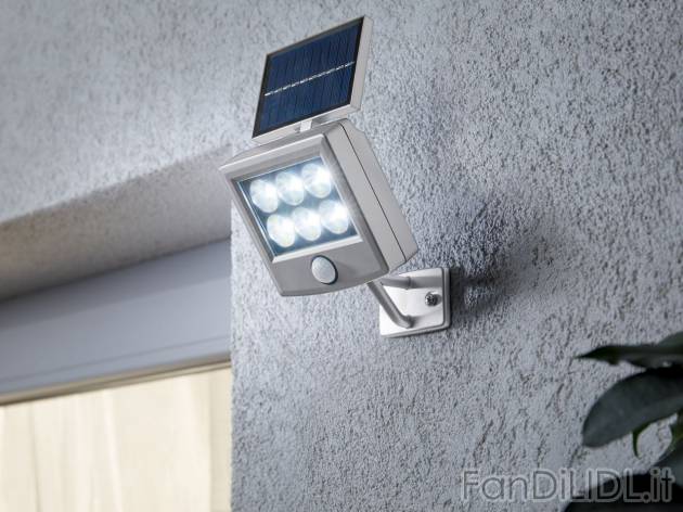 Faro LED ad energia solare con sensore , prezzo 7.99 EUR 
Faro LED ad energia solare ...