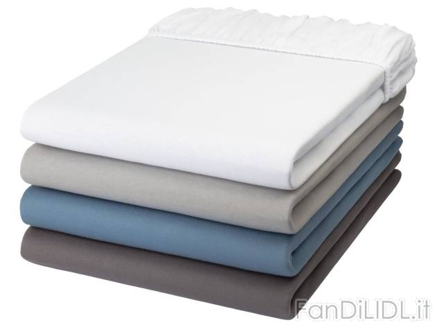 Lenzuolo con angoli singolo , prezzo 3.99 EUR 
Lenzuolo con angoli singolo 
- 90-100 ...