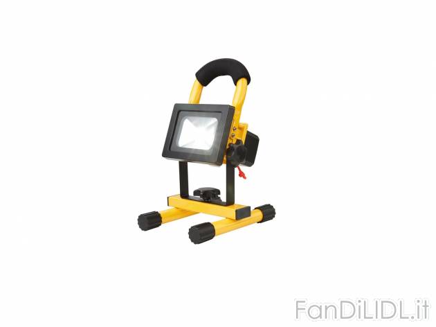 Faro a LED portatile ricaricabile , prezzo 29.99 &#8364; 
- Batteria agli ioni ...