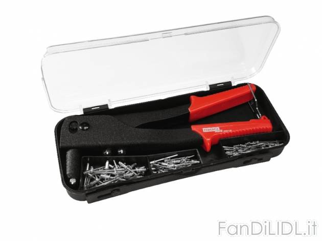 Set rivettatrice Powerfix, prezzo 6,99 &#8364; per Al set 
- Con 3 diverse teste ...