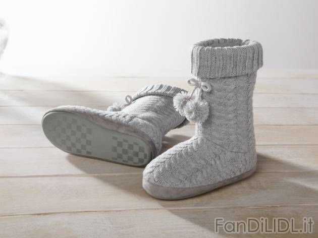 Pantofole a stivale da donna , prezzo 7,99 &#8364; per al paio 
- Imbottitura ...
