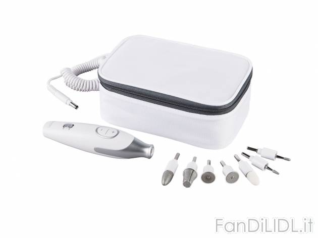 Set manicure-pedicure , prezzo 17.99 &#8364; 
- 7 accessori in zaffiro e feltro
- ...