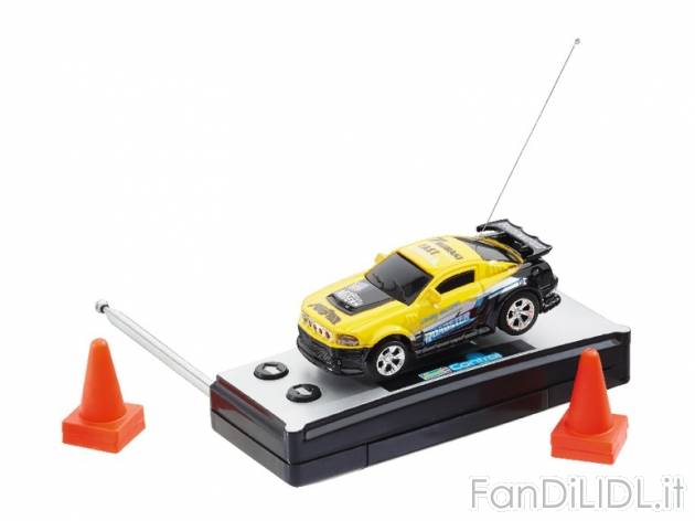 Mini macchina radiocomandata , prezzo 9,99 &#8364; per Alla confezione 
- Con ...