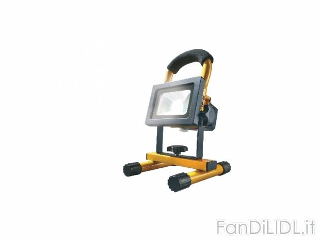 Faro a LED ricaricabile Powerfix, prezzo 29,99 &#8364; per Alla confezione 
- ...