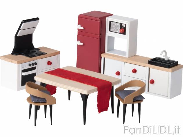 Set mobili in miniatura o set personaggi per casa bambole , prezzo 6.99 &#8364;