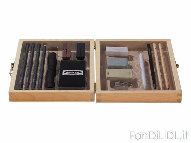Set da disegno con carboncino, prezzo 8.99 &#8364;  
-  26 pezzi