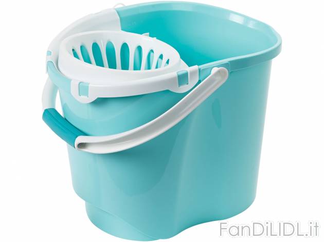 Set mocio con secchio , prezzo 8.99 &#8364; 
- Manico telescopico
- Secchio ...