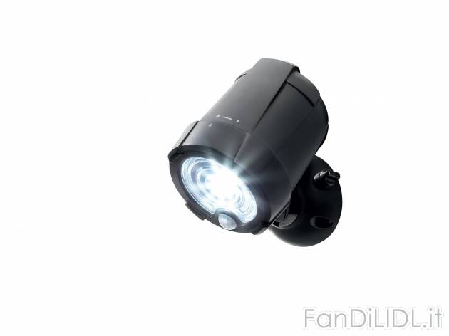 Faro LED ad energia solare, con sensore di movimento , prezzo 14.99 &#8364; ...