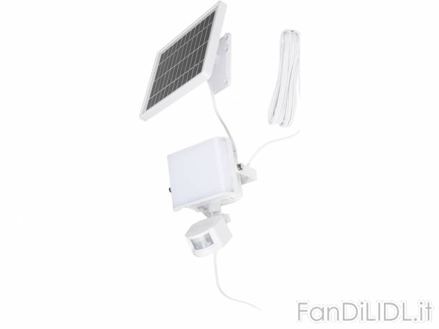 Faro LED ad energia solare con sensore di movimento Livarno Lux, prezzo 29.99 &#8364; ...