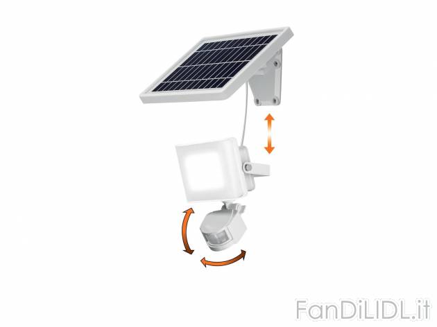 Faro LED ad energia solare con sensore di movimento Livarno Lux, prezzo 29.99 &#8364; ...