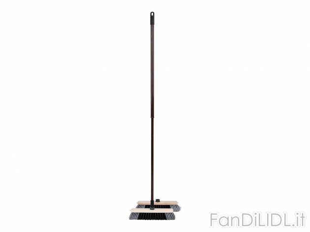 Scopa con manico telescopico Powerfix, prezzo 4.99 &#8364;  

- 3 anni garanzia Italia