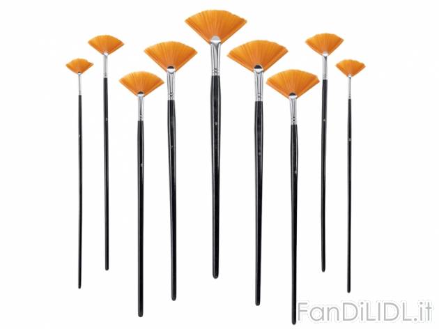 Set pennelli , prezzo 6,99 &#8364; per Al set 
A scelta tra pennelli 
- rotondi ...