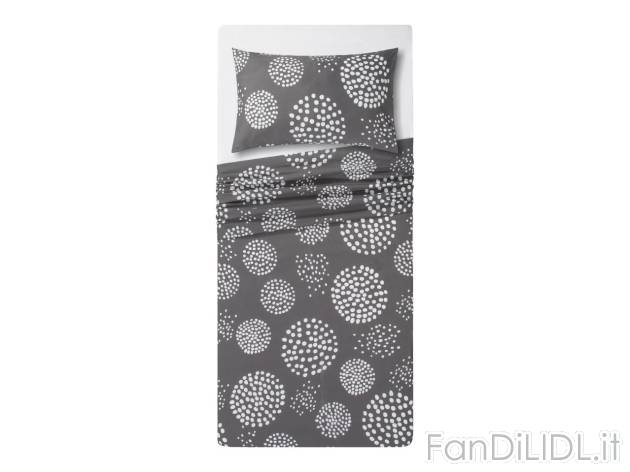 Completo lenzuola , prezzo 17.99 EUR 
Completo lenzuola 1 piazza e mezza 
- Per ...