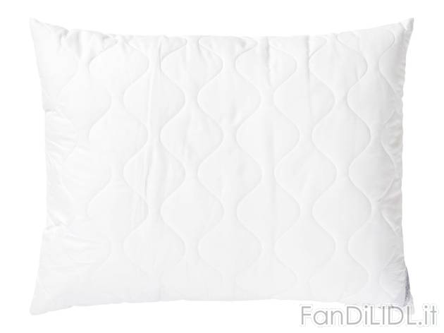 Cuscino , prezzo 9.99 EUR 
Cuscino 50 x 80 cm 
- Imbottitura composta da 50% materiale ...