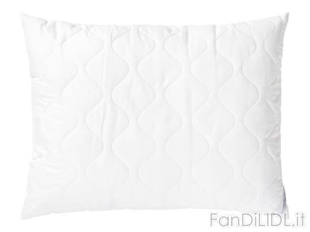 Cuscino , prezzo 9.99 EUR 
Cuscino 50 x 80 cm 
- Imbottitura composta da 50% materiale ...