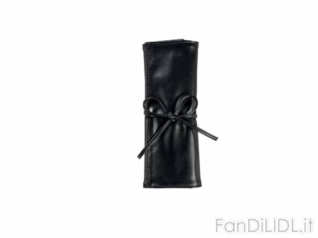 Set pennelli per il trucco Miomare, prezzo 4,99 &#8364; per Al set 
- Custodia ...