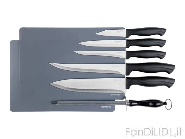 Set coltelli e taglieri , prezzo 8,99 EUR 
Set coltelli e taglieri 8 pezzi 
- Lame ...