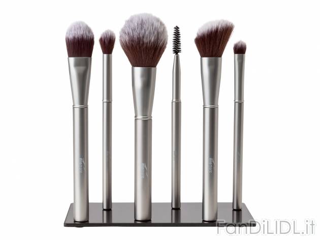 Set pennelli magnetici per il trucco Miomare, prezzo 9.99 &#8364; 
7 pezzi 
- ...