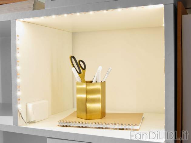 Striscia a LED , prezzo 2,99 EUR 
Striscia a LED 1 m 
- Autoadesiva e accorciabile ...