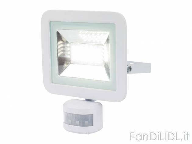 Faro LED da esterni Livarno, prezzo 9.99 € 
Sensore crepuscolare regolabile a ...
