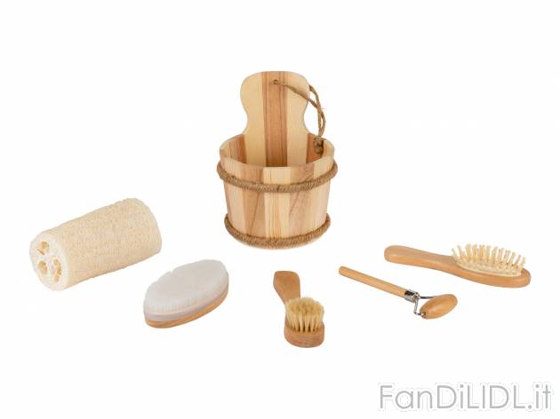 Set regalo Wellness Fsc, prezzo 9.99 &#8364; 
6 pezzi 
Composto da
- Secchio ...