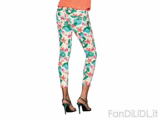 Jeans da donna , prezzo 7,99 &#8364; per Alla confezione 
- In tipico stile ...