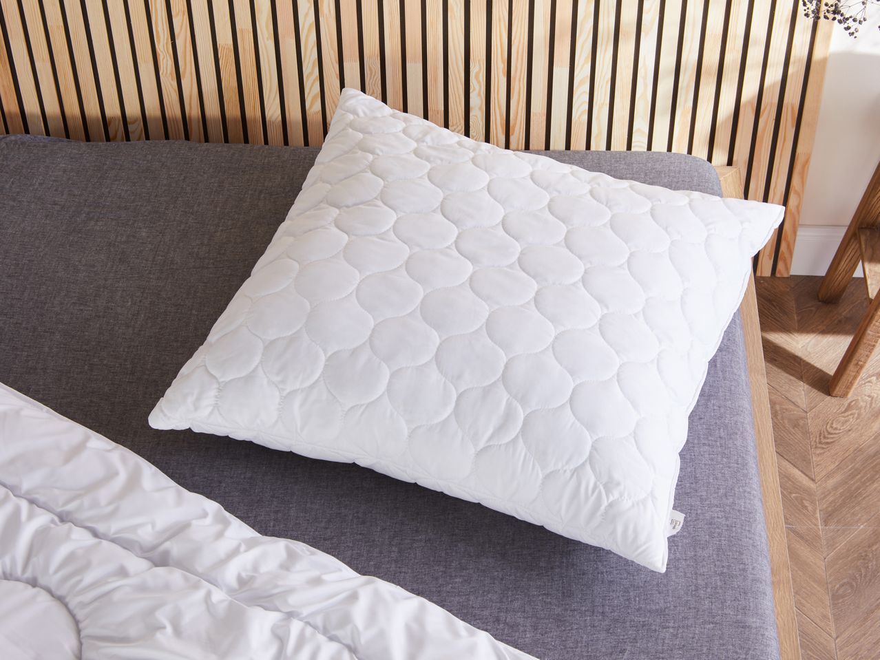 Cuscino , prezzo 11.99 EUR
Cuscino 50x80 cm
- Imbottitura composta da 100% materiale ...