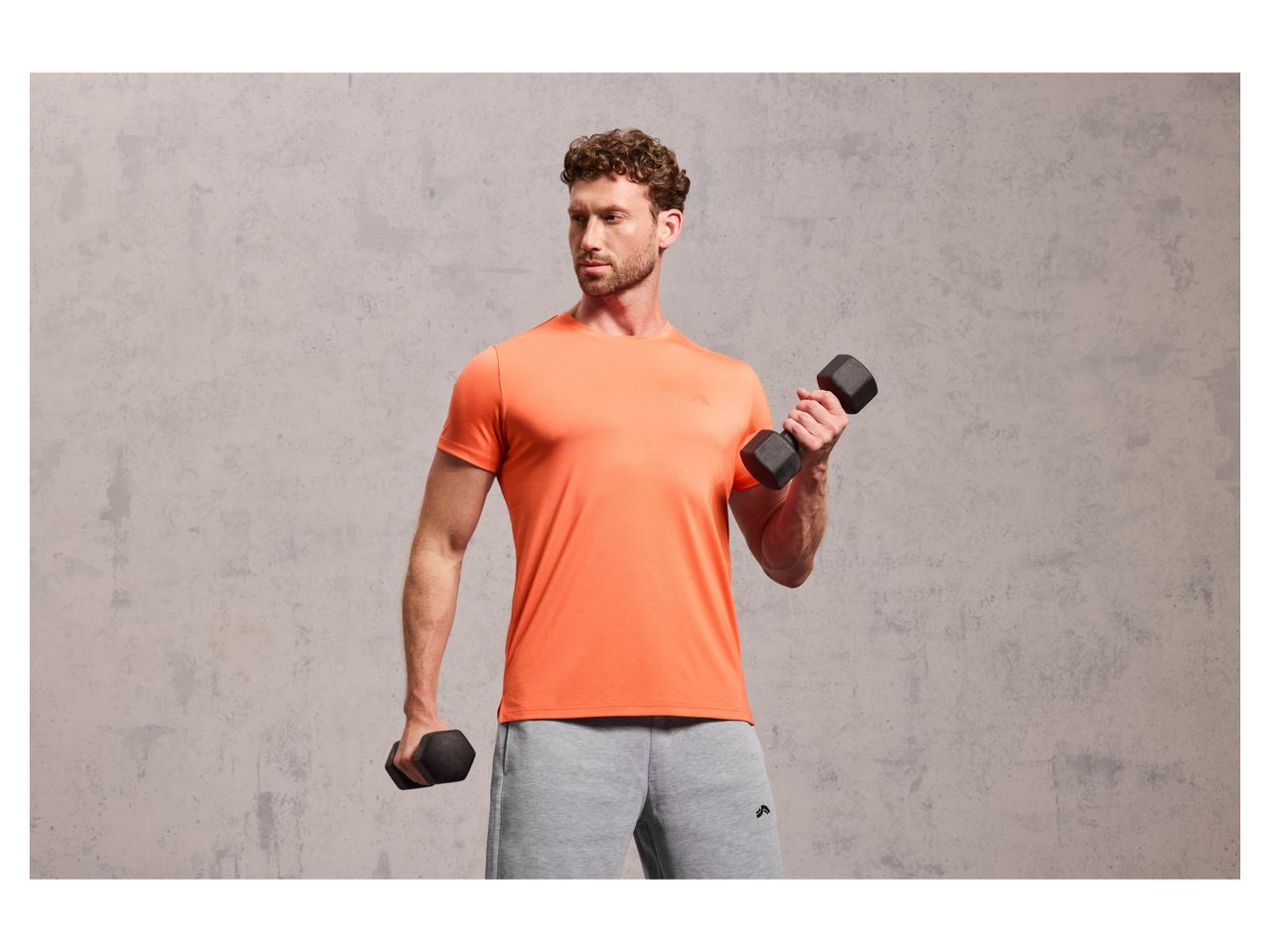 T-shirt sportiva da uomo , prezzo 4.99 EUR
T-shirt sportiva da uomo Misure: S-XL ...
