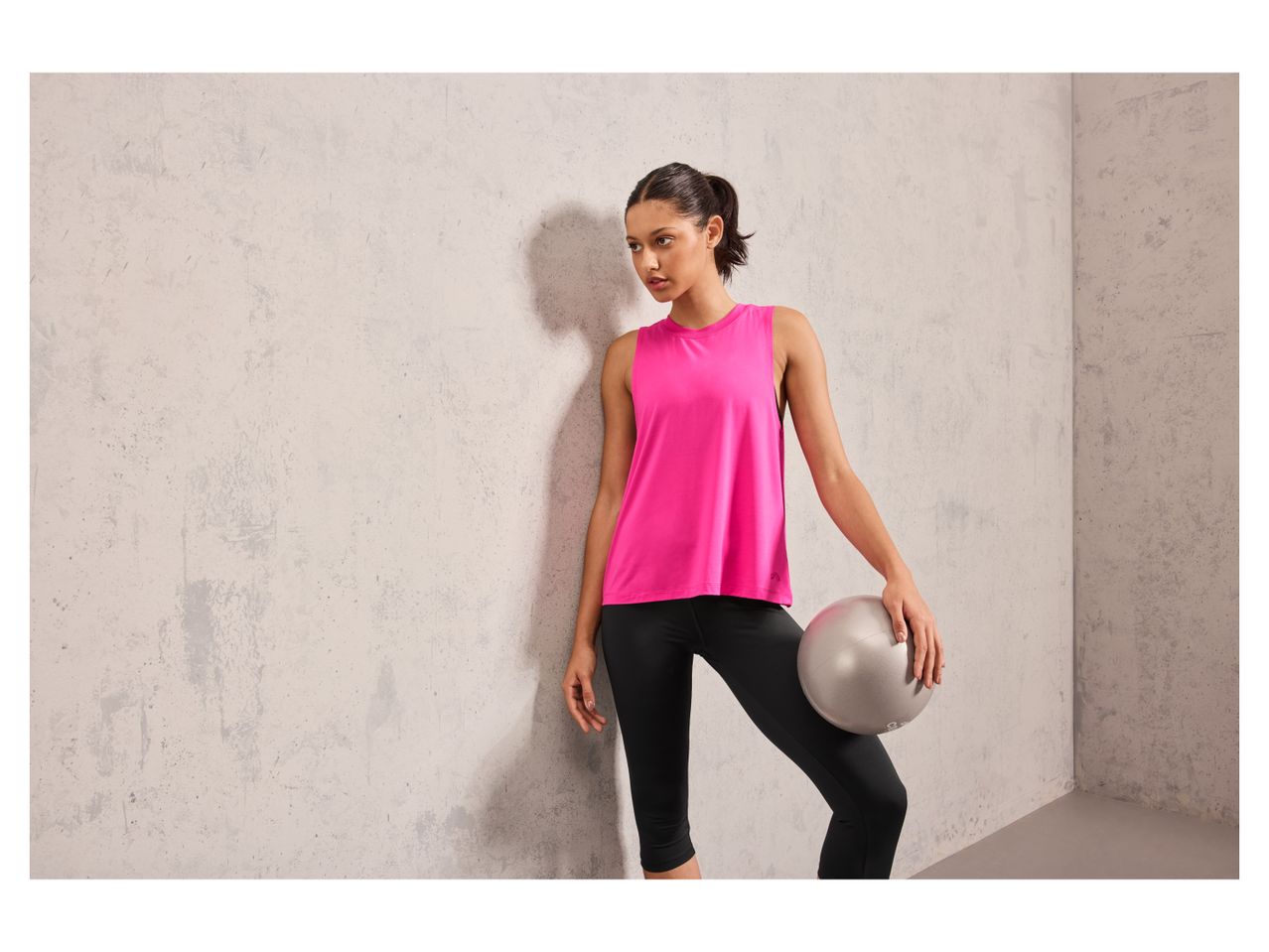 Canotta sportiva da donna , prezzo 3.99 EUR
Canotta sportiva da donna Misure: S-L ...