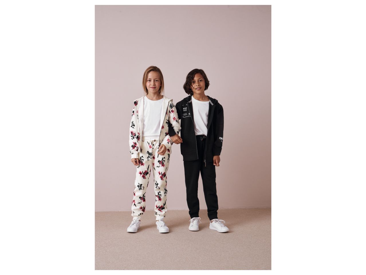 Pantaloni sportivi da bambina , prezzo 9,99 EUR
Pantaloni sportivi da bambina Misure: ...