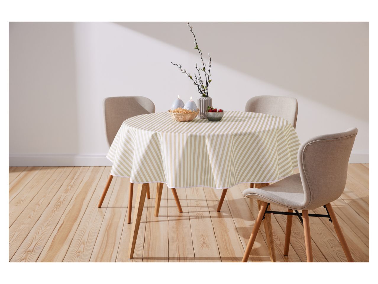 Tovaglia , prezzo 3.99 EUR
Tovaglia 130x160 cm o Ø 160 cm
- Senza PVC e adatta ...