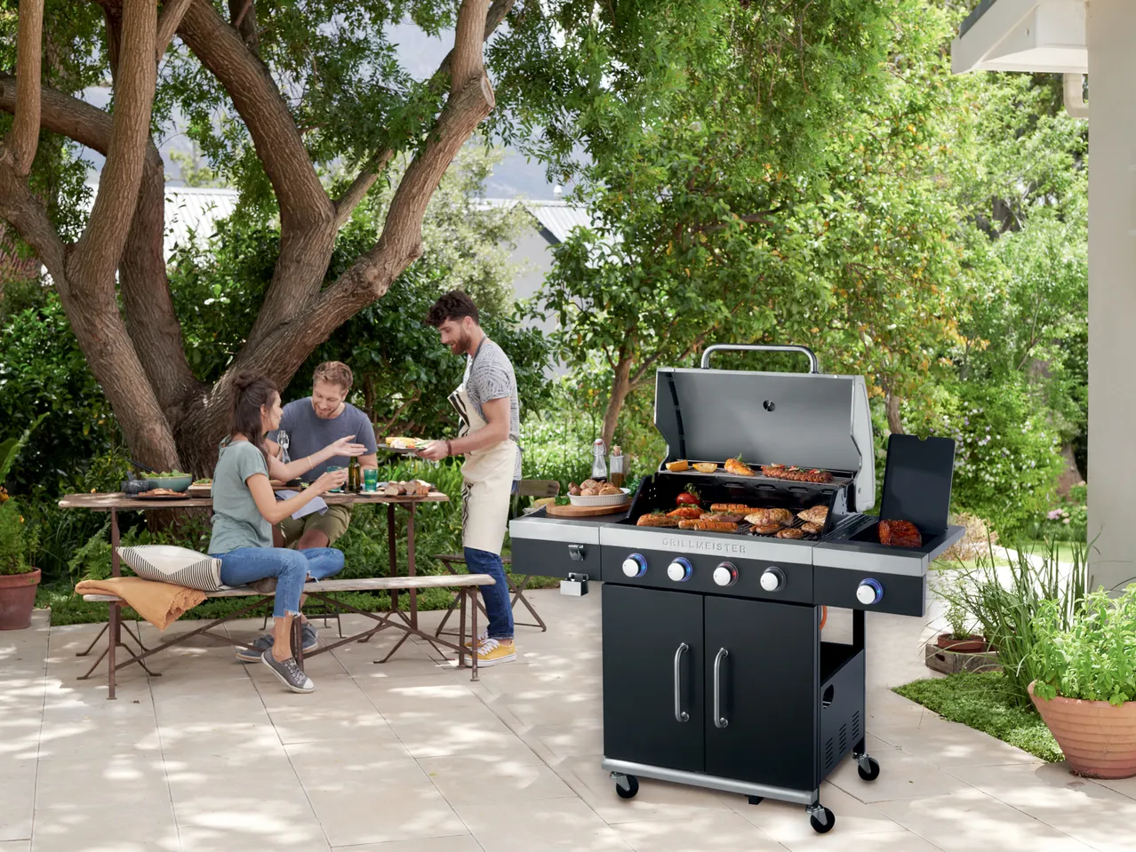 Barbecue a gas , prezzo 249 EUR 
Barbecue a gas 
- 4 fuochi con 4 zone di cottura:
- ...