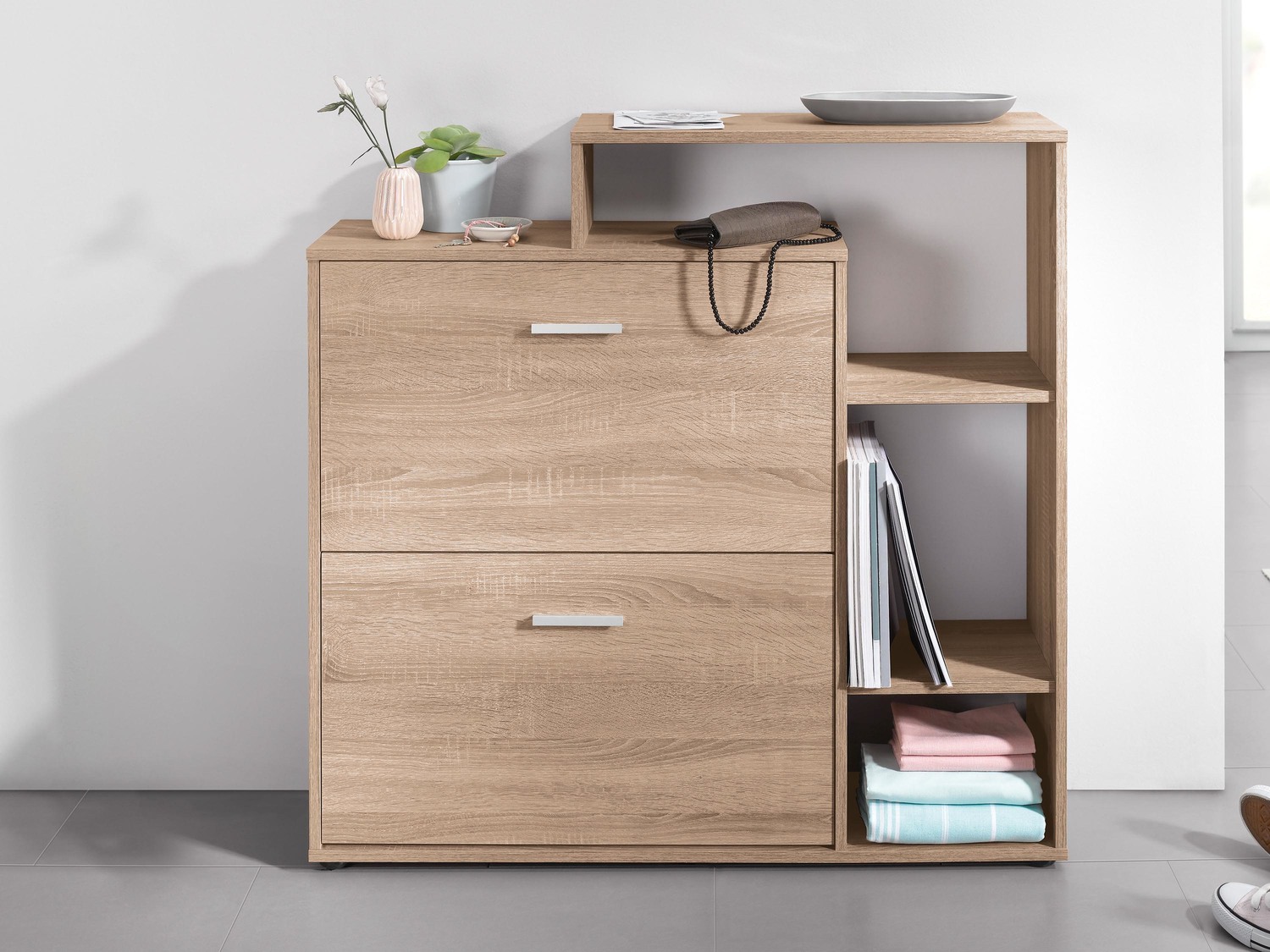 Mobile per ingresso con scarpiera Livarno Living, prezzo 79.00 €
- Pratico ...