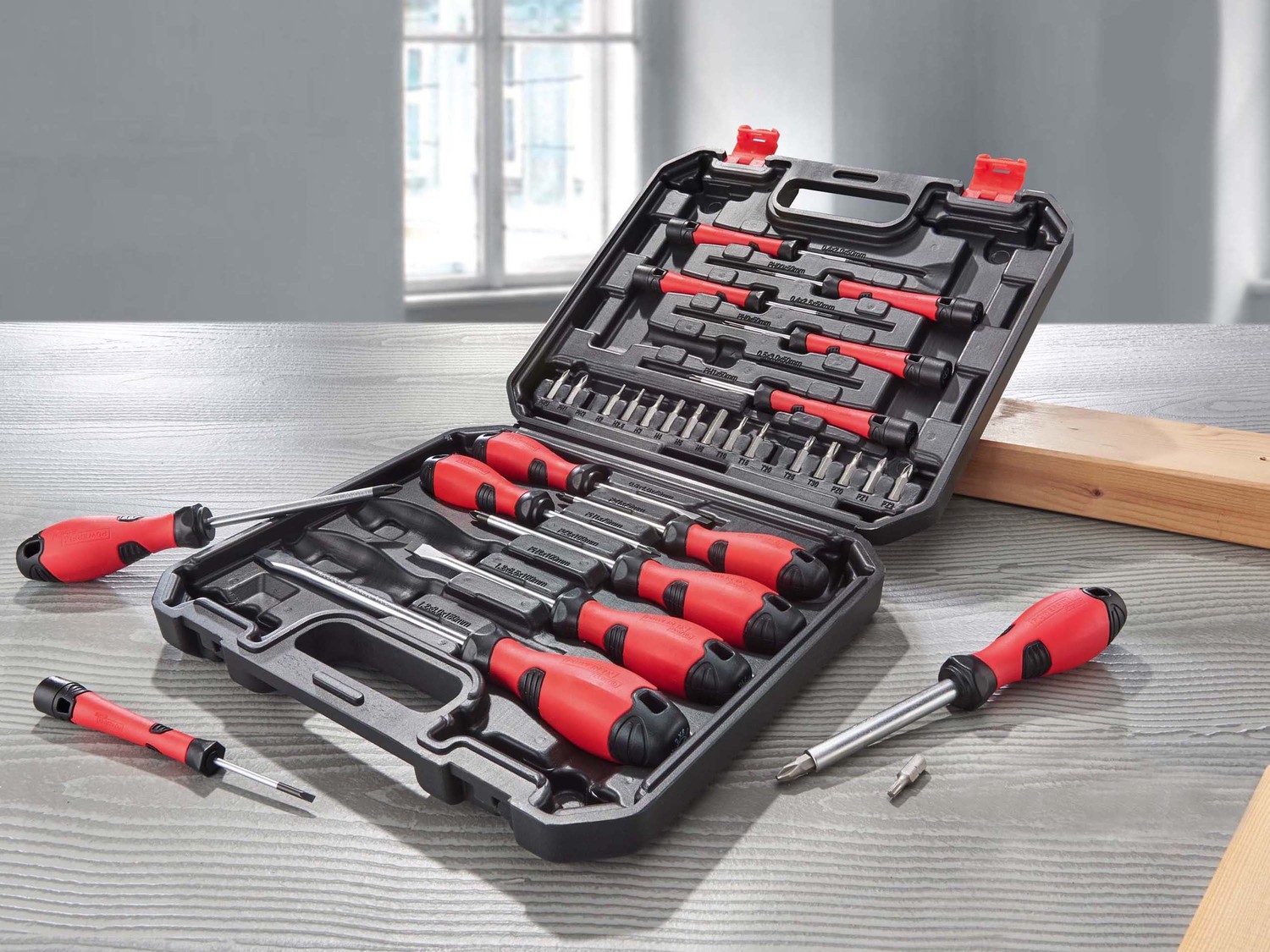 Set cacciaviti, 32 pezzi Powerfix, prezzo 8.99 €
- In acciaio al cromo ...