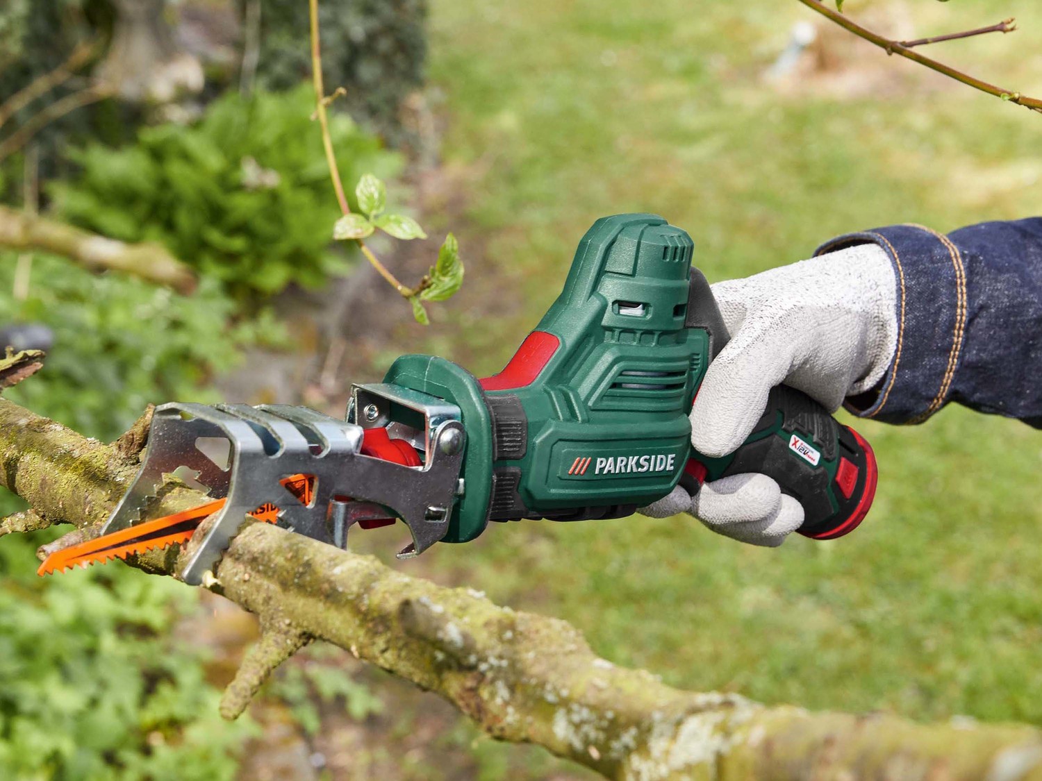 Seghetto ricaricabile per potatura Parkside, prezzo 39.99 €
- Blocco di sicurezza ...