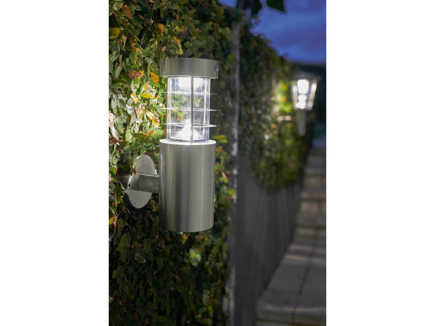 Lampada LED ad energia solare con rilevatore di movimento Livarno Lux, prezzo 17.99 ...