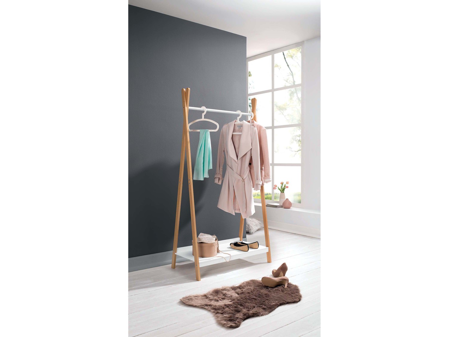 Stander appendiabiti in legno Livarno Living, prezzo 34.99 €
- Portata ...