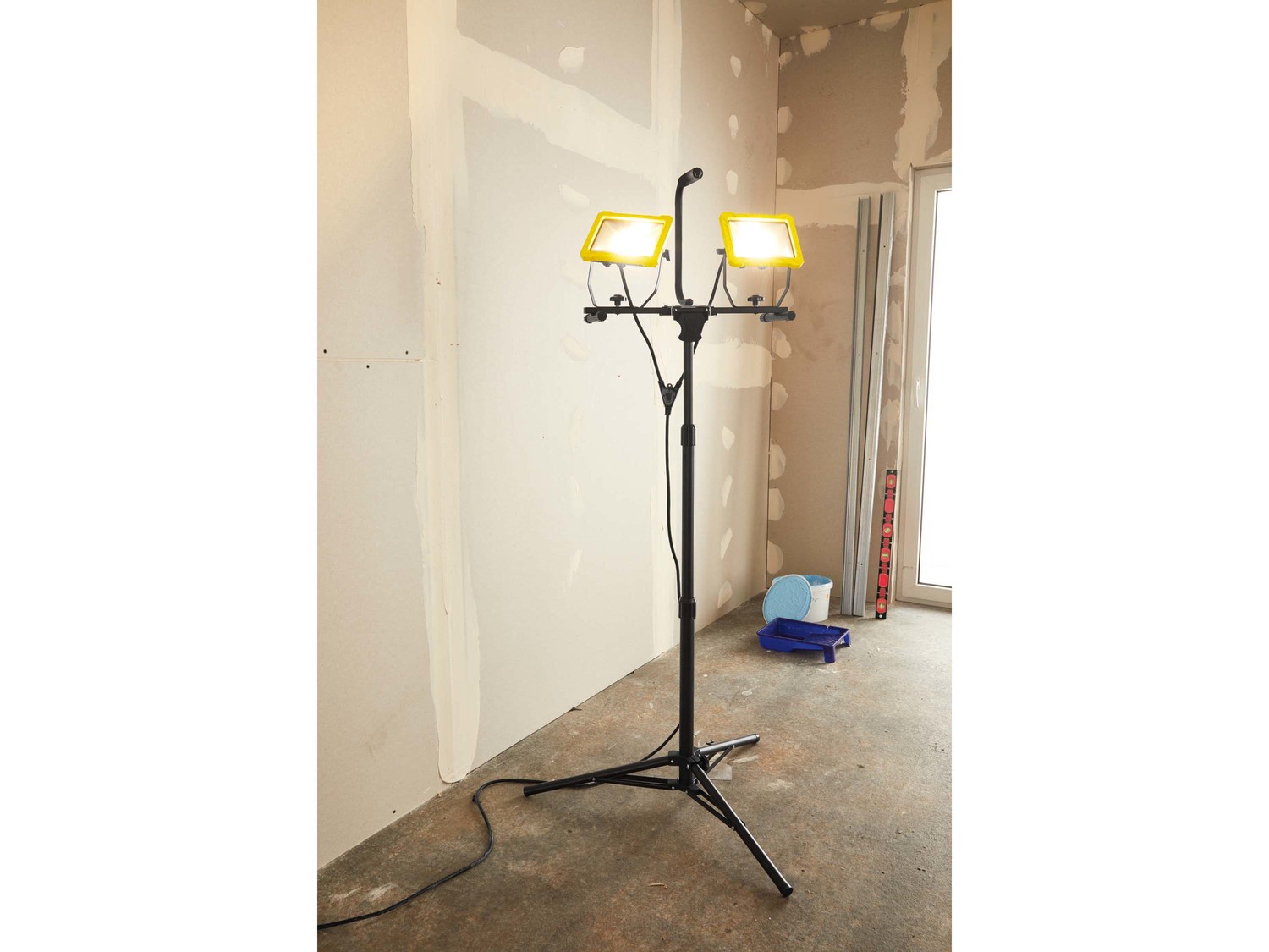 Faro da lavoro a LED 2x30W Parkside, prezzo 59.00 €
- Faretti girevoli ...