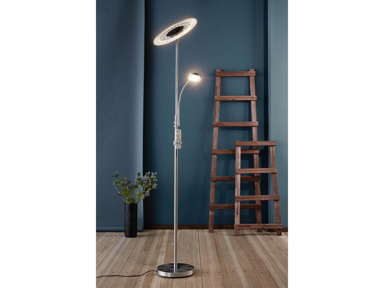 Piantana a LED con telecomando Livarno Lux, prezzo 69.00 €
- Risparmio ...