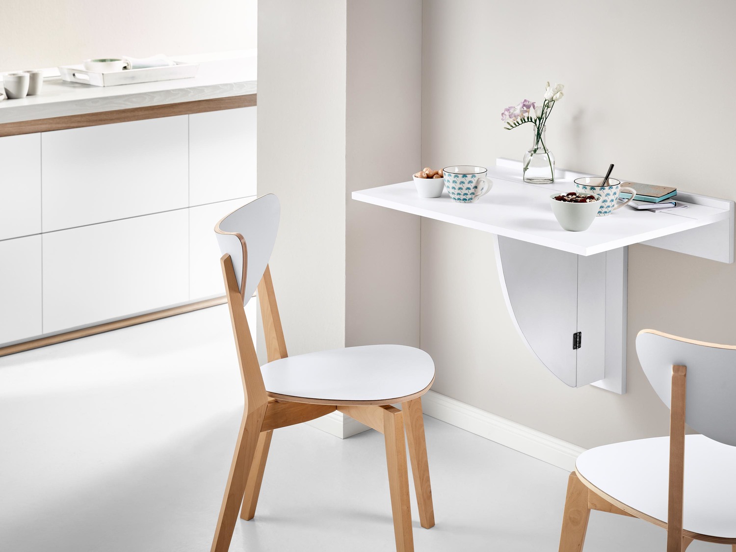Tavolo pieghevole da parete Livarno Living, prezzo 24.99 €
- Con supporti ...