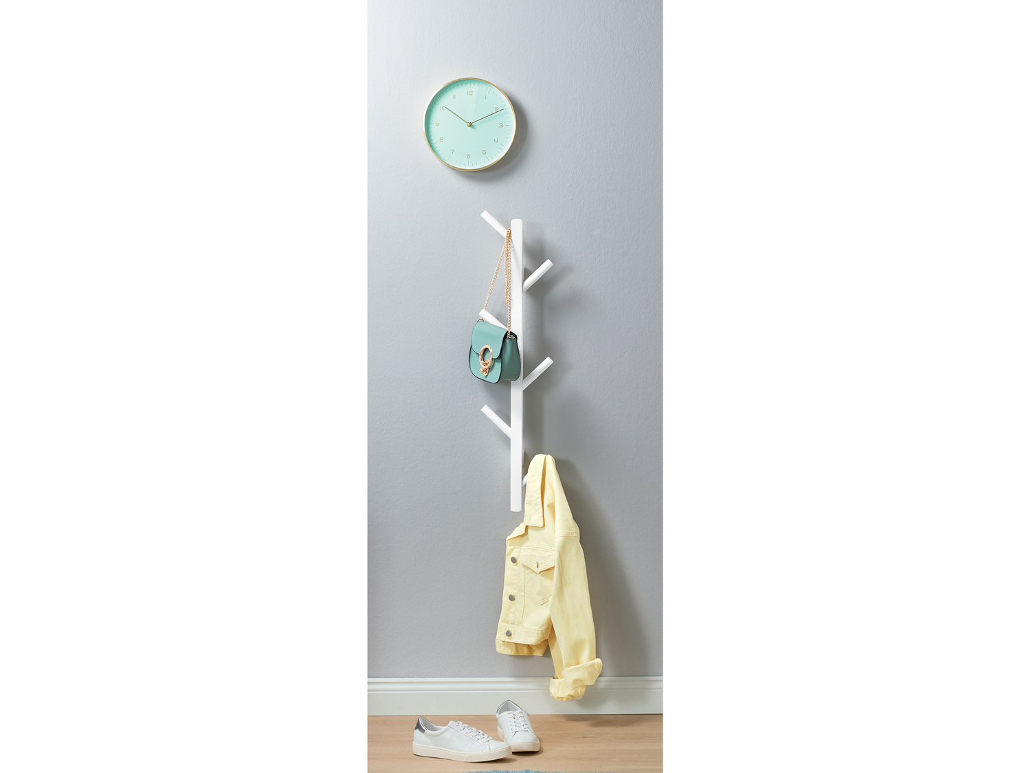 Appendiabiti da parete Livarno Living, prezzo 9.99 €
- In legno di pino ...