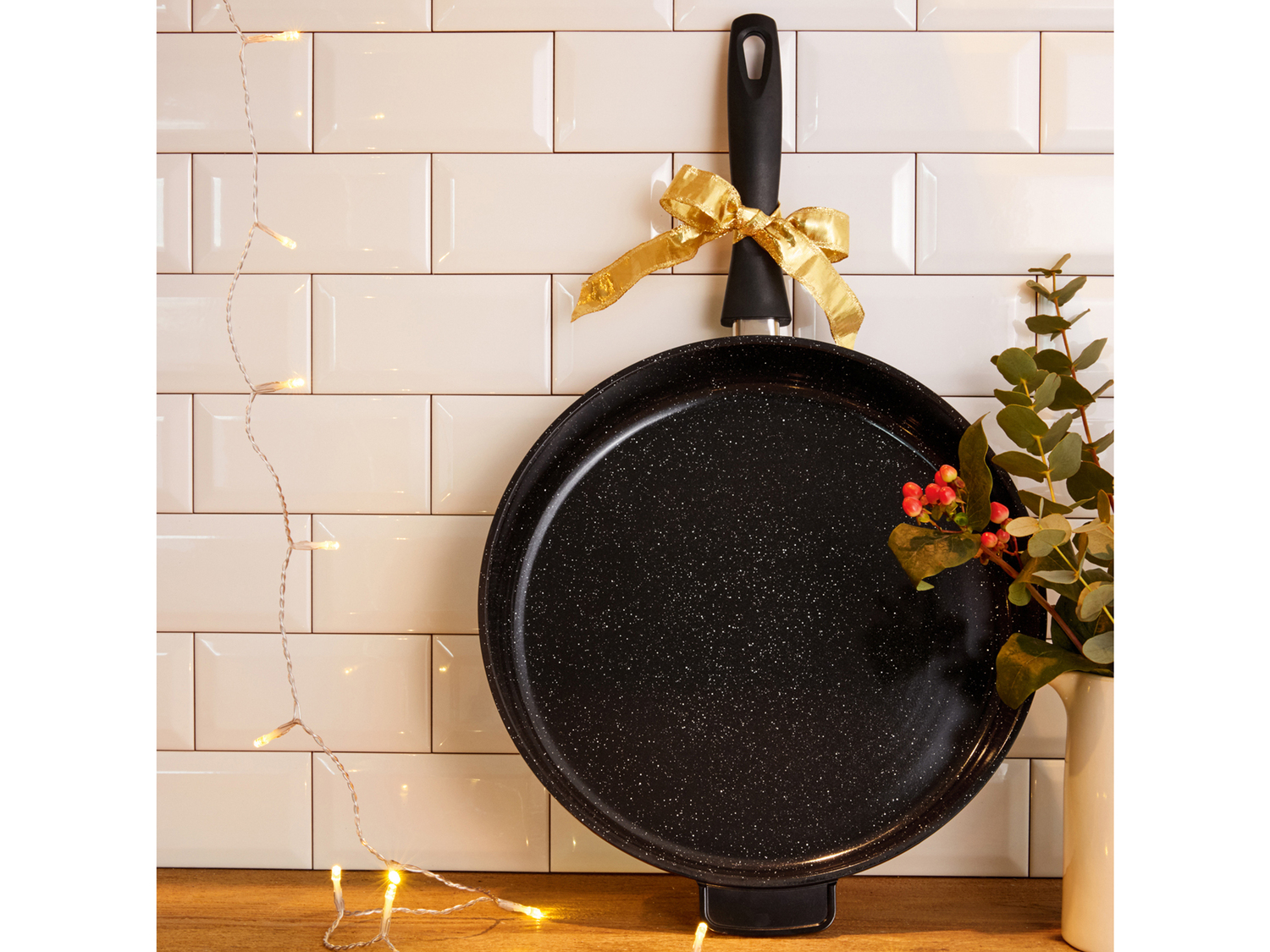 Padella Ø 32 cm Ernesto, prezzo 19.99 €
- Rivestimento antiaderente ...