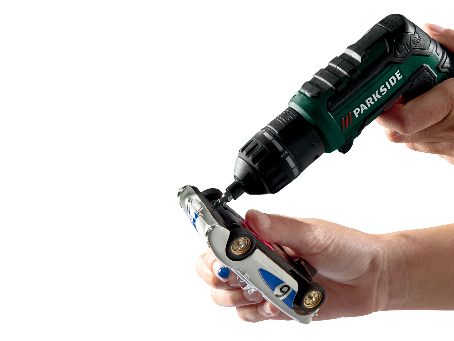 Avvitatore ricaricabile 4 in 1 Parkside PAS 4 C4, prezzo 29.99 €
- Luci da lavoro ...