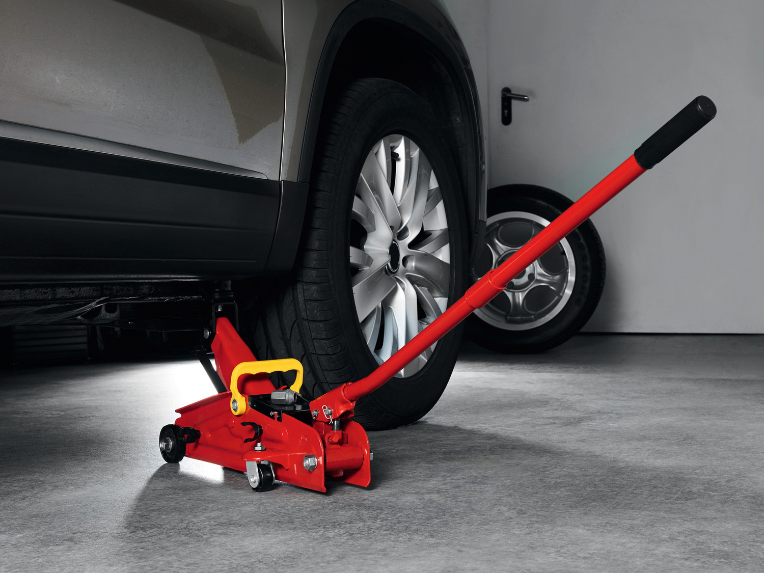 Cric idraulico a carrello Ultimate Speed, prezzo 24.99 €
2 T
- Con 2 ruote ...