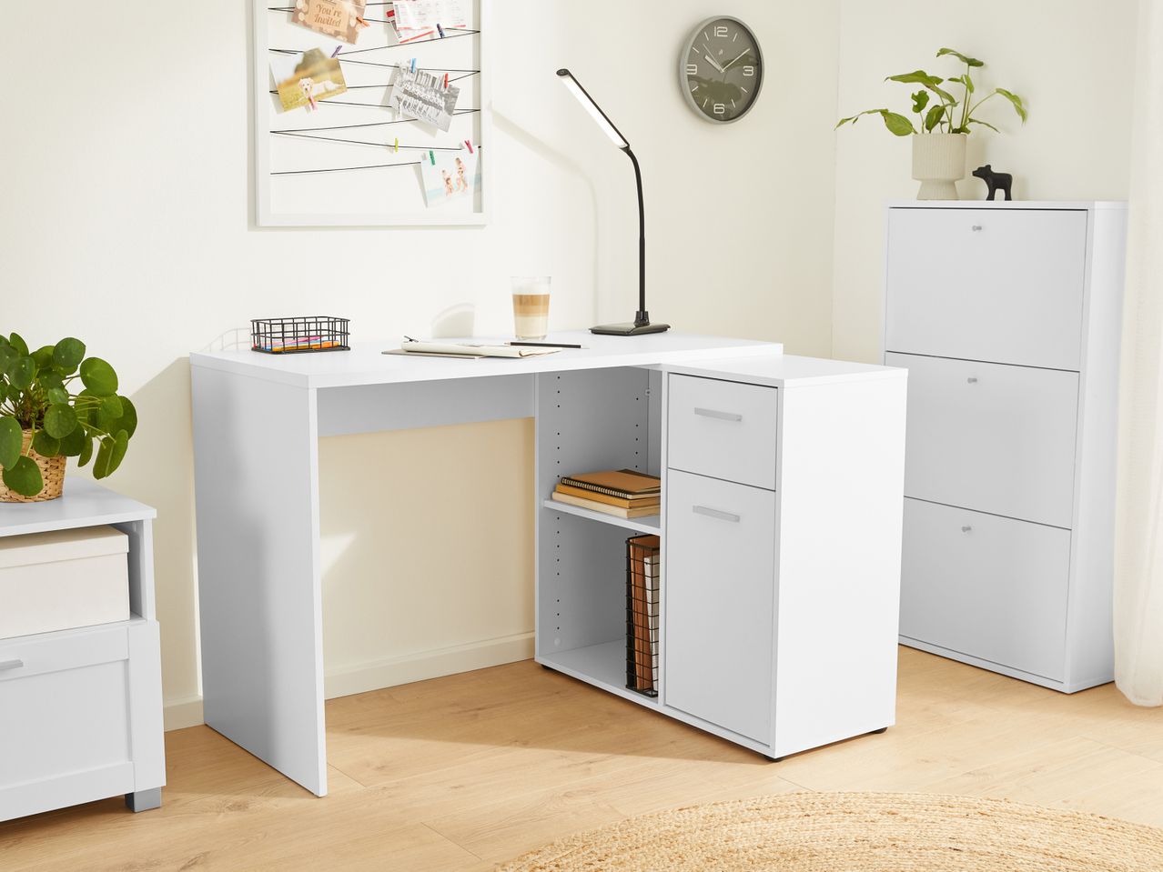 Scrivania con scaffale , prezzo 69 EUR
Scrivania con scaffale 2 in 1
- Tavolo ...