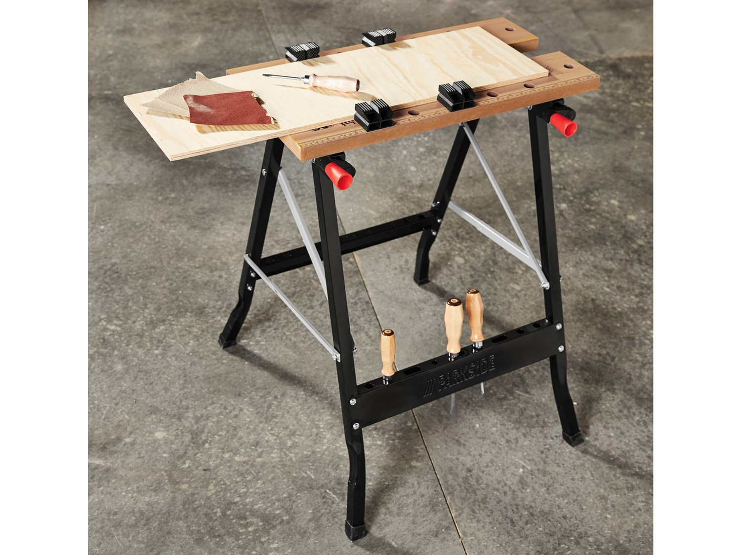 Banco da lavoro Parkside, prezzo 19.99 €
- Piastre in MDF con scala stampata ...