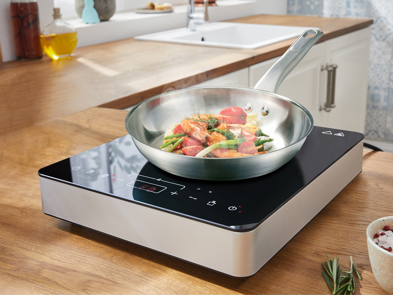 Piastra ad induzione Silvercrest Kitchen Tools, prezzo 34.99 €
- 10 livelli ...