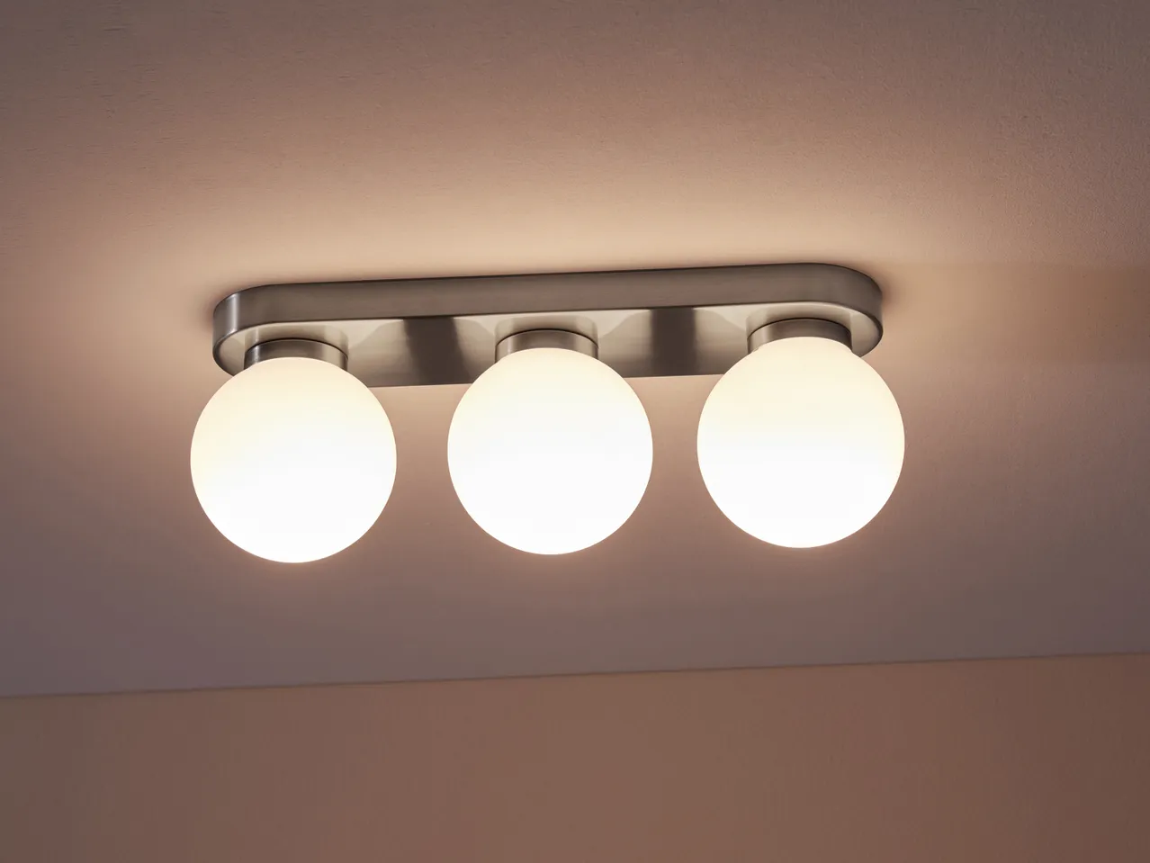 Lampada LED da soffitto , prezzo 29.99 EUR
Lampada LED da soffitto
- Risparmio ...
